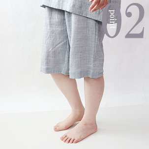 ひざが少し隠れる程度のすそ丈