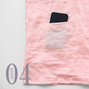 スマホも入るポケットつき