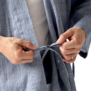 内紐で身幅のサイズ感を調節してください