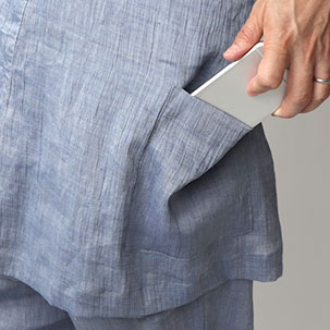 スマホも入るポケットつき