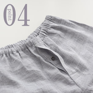 スマホも入るポケットつき