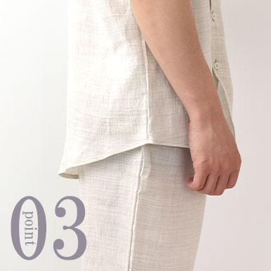 お尻が少し隠れる後ろすそ丈。シャツのスワローテールを採用