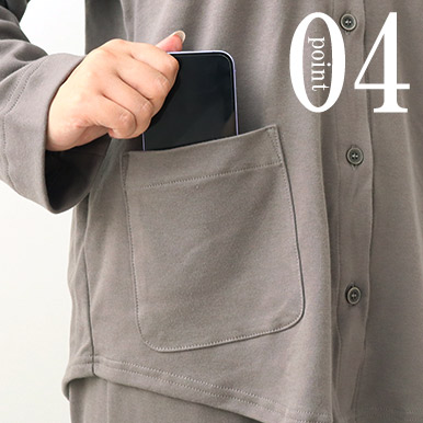 スマホも入るポケットつき