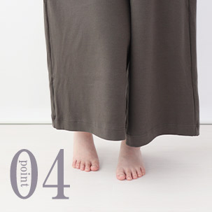 スマホも入るポケットつき