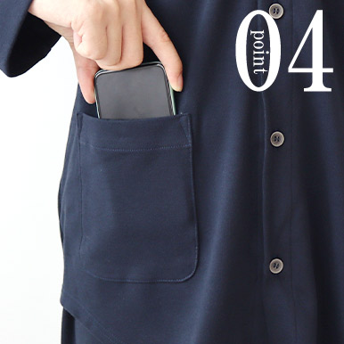 スマホも入るポケットつき