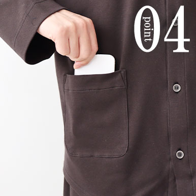 スマホも入るポケットつき