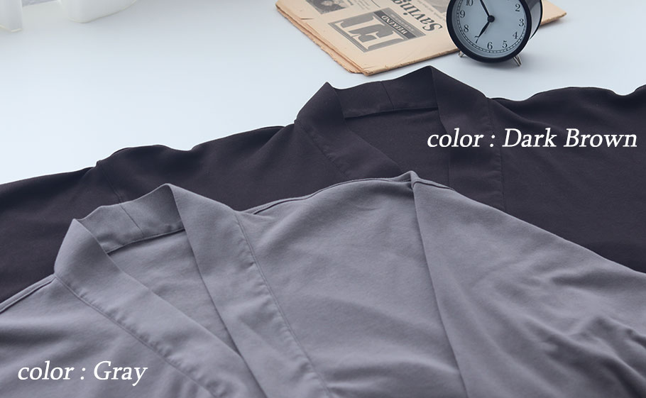 まるでシャツのような細目ステッチ、小さ目ボタン、スワローテール