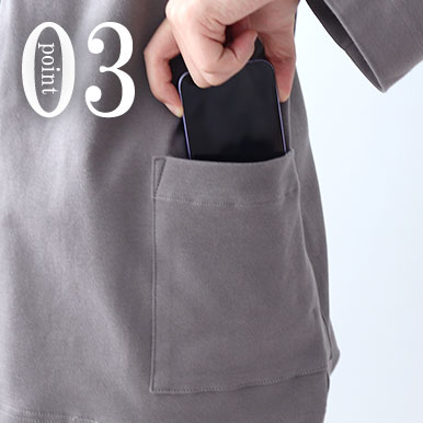 お尻が少し隠れる後ろすそ丈。シャツのスワローテールを採用