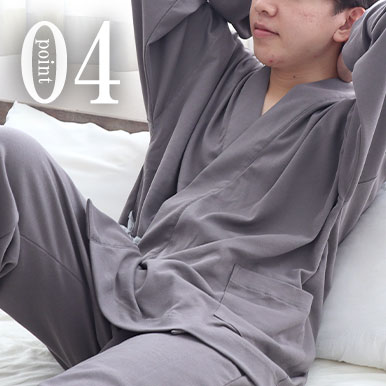 スマホも入るポケットつき