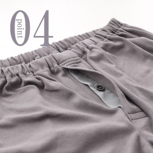 スマホも入るポケットつき