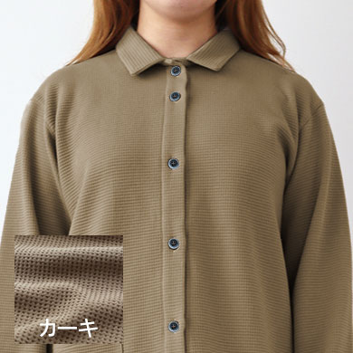 カーキ