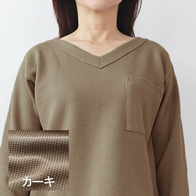 カーキ