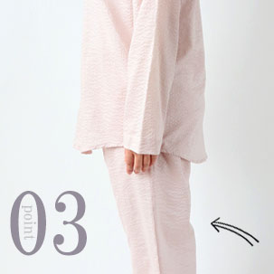 お尻が少し隠れる後ろすそ丈。シャツのスワローテールを採用