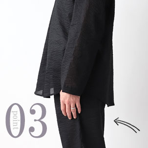 お尻が少し隠れる後ろすそ丈。シャツのスワローテールを採用