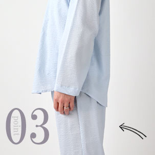 お尻が少し隠れる後ろすそ丈。シャツのスワローテールを採用