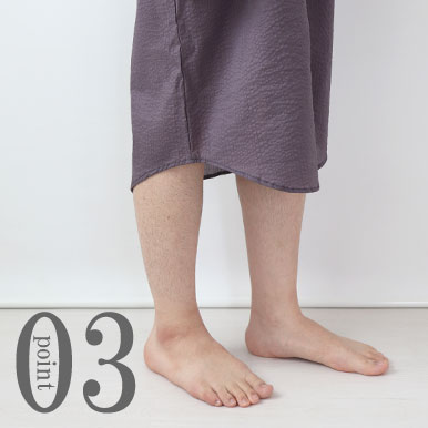 お尻が少し隠れる後ろすそ丈。シャツのスワローテールを採用