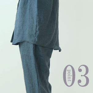 お尻が少し隠れる後ろすそ丈。シャツのスワローテールを採用