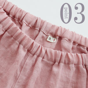 お尻が少し隠れる後ろすそ丈。シャツのスワローテールを採用