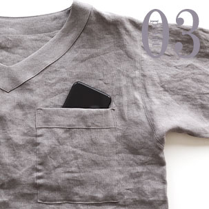 スマホも入る胸ポケットつき