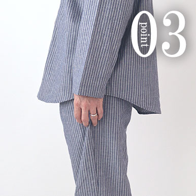 お尻が少し隠れる後ろすそ丈。シャツのスワローテールを採用