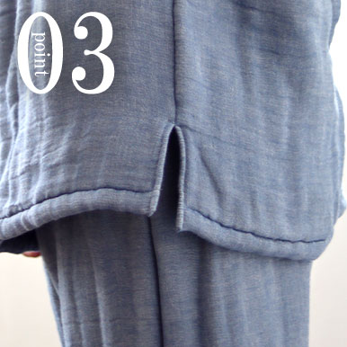 お尻が少し隠れる後ろすそ丈。動きやすいサイドスリット