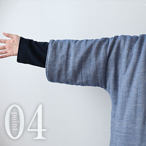 袖口はゆったり広く動きやすい