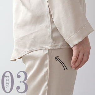 お尻が少し隠れる後ろすそ丈。シャツのスワローテールを採用