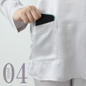 スマホも入るポケットつき