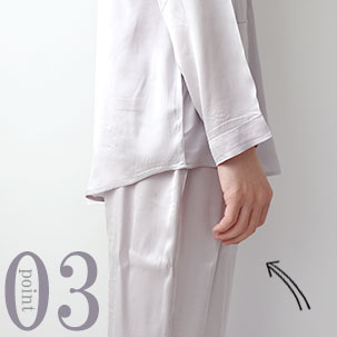 お尻が少し隠れる後ろすそ丈。シャツのスワローテールを採用