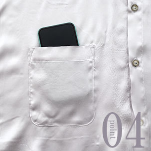 スマホも入るポケットつき