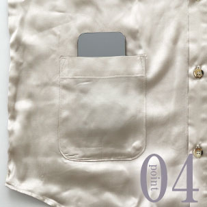 スマホも入るポケットつき