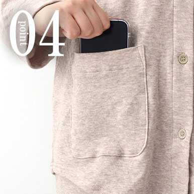スマホも入るポケットつき