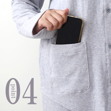 スマホも入るポケットつき
