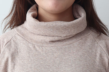 熱帯夜で寝返りが増える夏こそ、寝返りしやすくするたびヒンヤリするニットリネンを