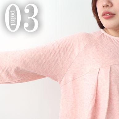 ラグラン袖と広めの肩周り