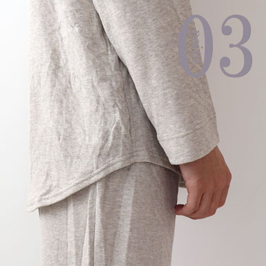 お尻が少し隠れる後ろすそ丈。シャツのスワローテールを採用