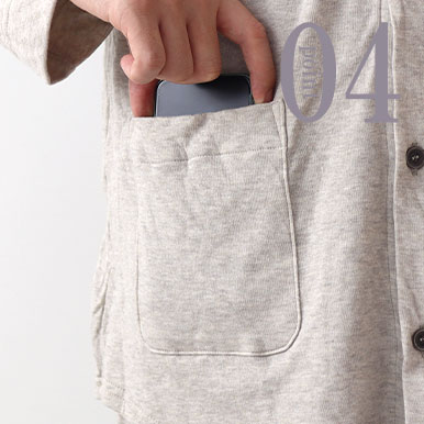 スマホも入るポケットつき