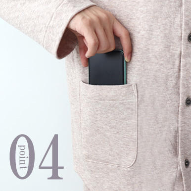 スマホも入るポケットつき