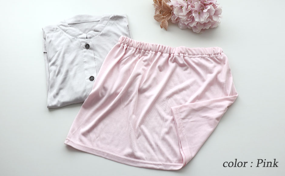 まるでシャツのような細目ステッチ、小さ目ボタン、スワローテール