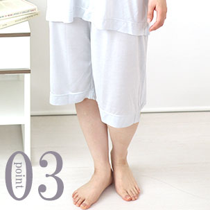 ひざが少し隠れる程度のすそ丈