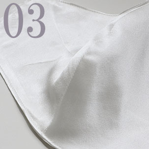 お尻が少し隠れる後ろすそ丈。シャツのスワローテールを採用