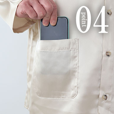 スマホも入るポケットつき