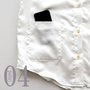 スマホも入るポケットつき