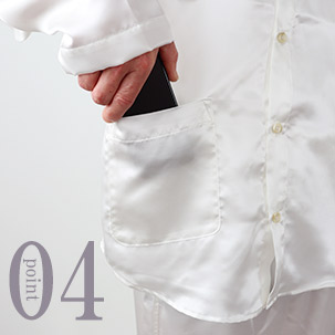 スマホも入るポケットつき