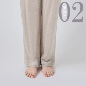 くるぶしが少し隠れる程度のすそ丈