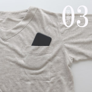 スマホも入る胸ポケットつき