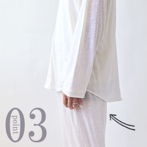 お尻が少し隠れる後ろすそ丈。シャツのスワローテールを採用