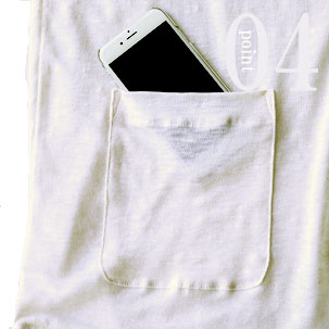 スマホも入るポケットつき