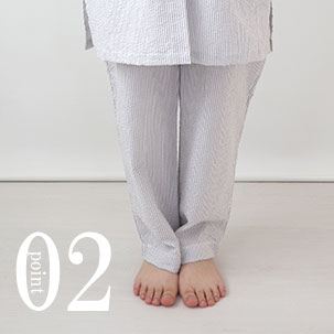 くるぶしが少し隠れる程度の裾丈