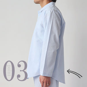 お尻が少し隠れる後ろすそ丈。シャツのスワローテールを採用